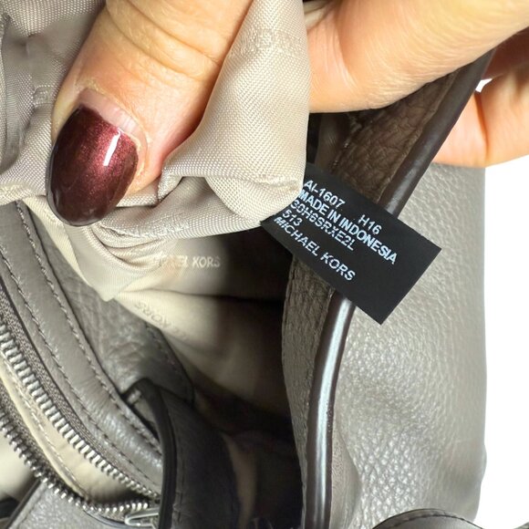 Michael Kors Raven Leather Shoulder Bag โ Grey โ Small / Gently Used - Picture 8 of 15